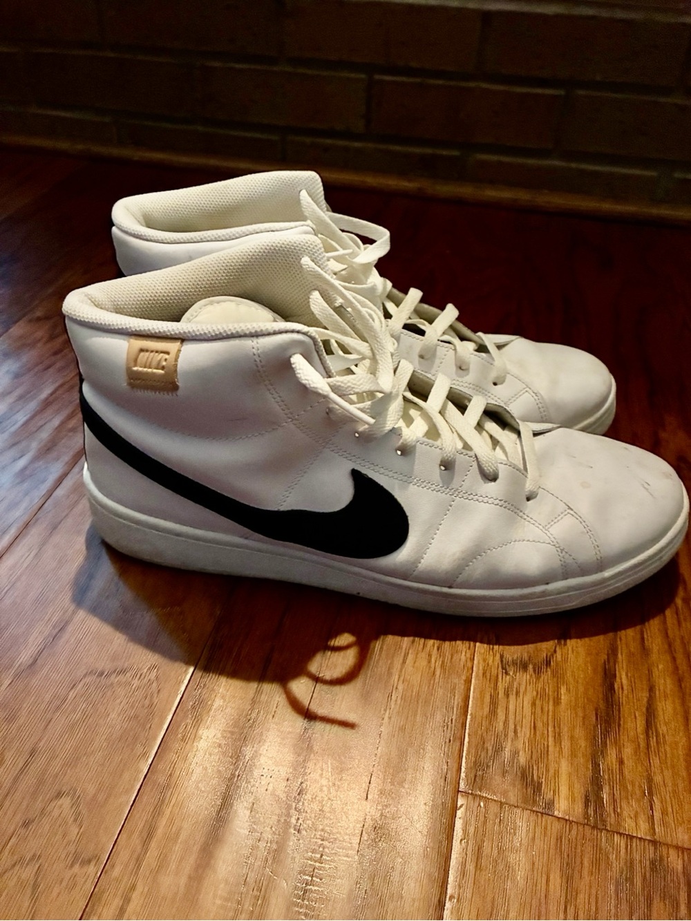 Nike Men’s White Court Royale 2